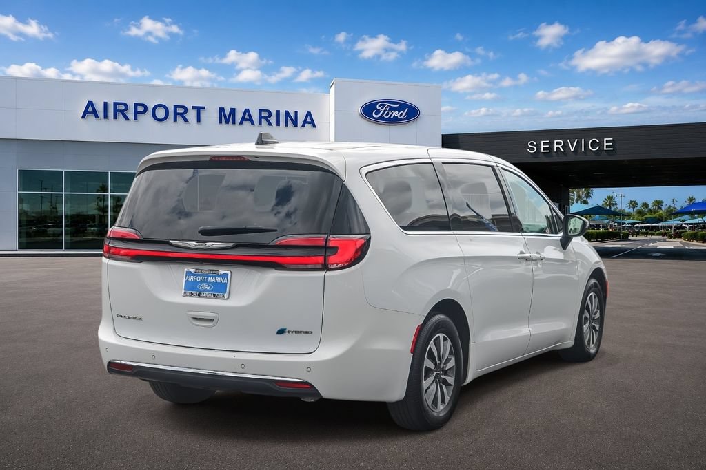 Used 2023 Chrysler Pacifica Touring-L FWD image 8