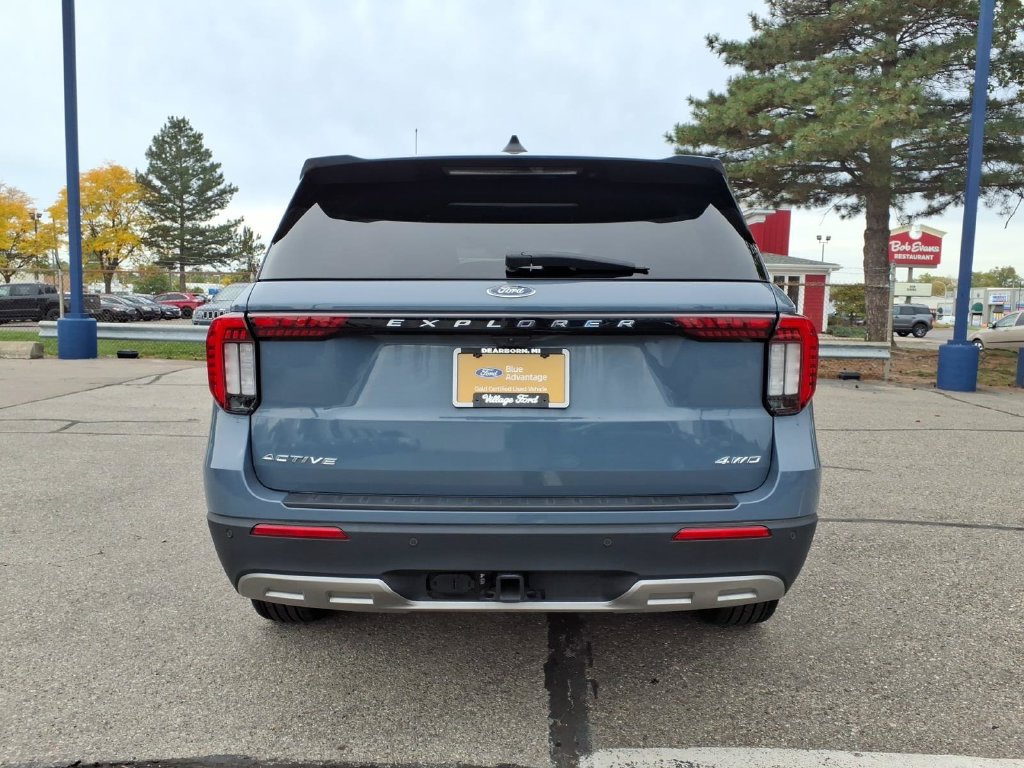 Certified 2025 Ford Explorer Active w/ Active Comfort Package AWD/4WD image 8