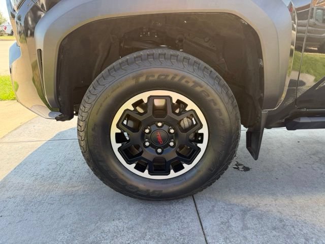 Used 2024 Toyota Tacoma TRD Off-Road w/ TRD Off Road Premium Package AWD/4WD image 4