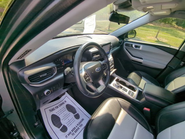 Certified 2022 Ford Explorer XLT w/ Equipment Group 202A RWD image 17