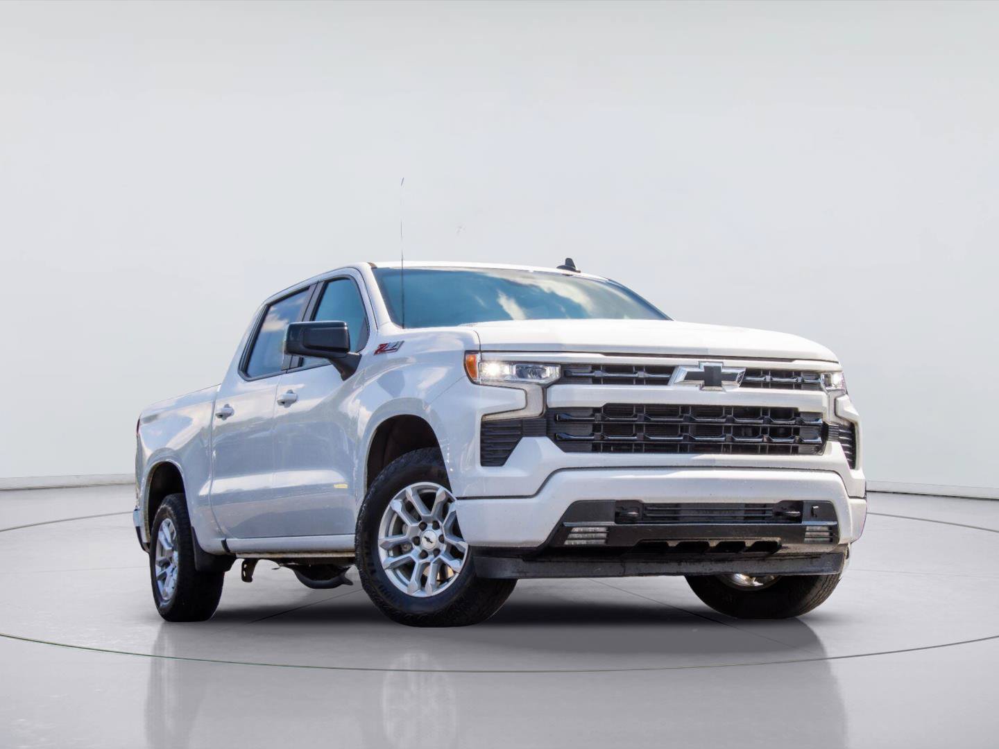 Used 2023 Chevrolet Silverado 1500 RST AWD/4WD image 2