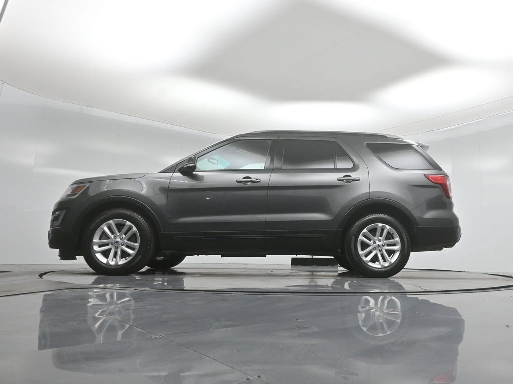 Certified 2017 Ford Explorer XLT w/ Equipment Group 202A FWD image 8