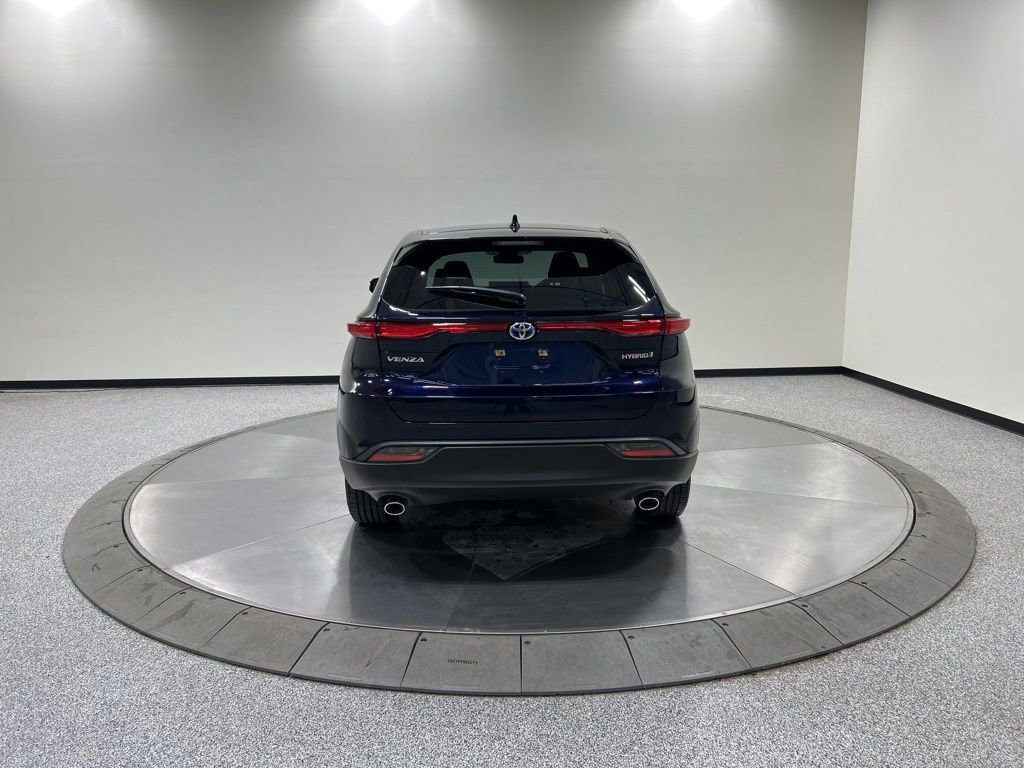 Used 2022 Toyota Venza LE image 7