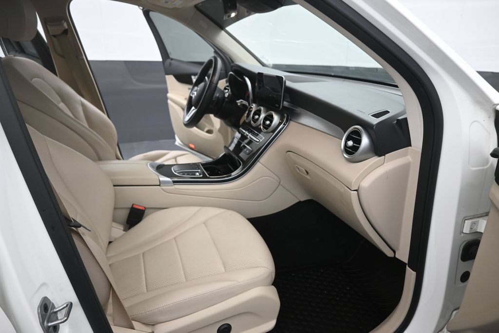 Used 2022 Mercedes-Benz GLC 300 image 16