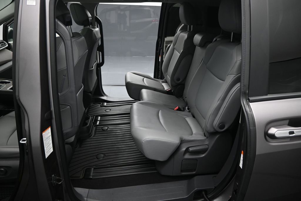 Used 2021 Toyota Sienna XLE FWD image 20