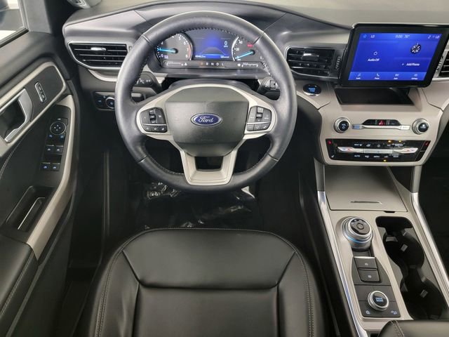 Certified 2023 Ford Explorer XLT w/ Equipment Group 202A AWD/4WD image 25