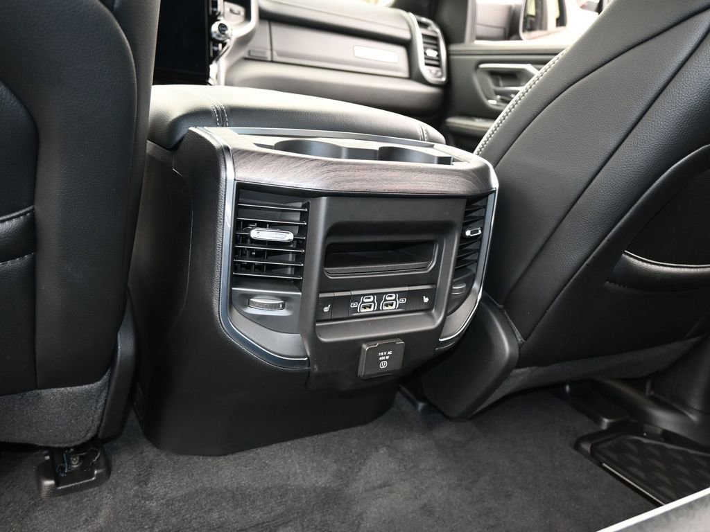 Used 2025 RAM 1500 Laramie AWD/4WD image 31