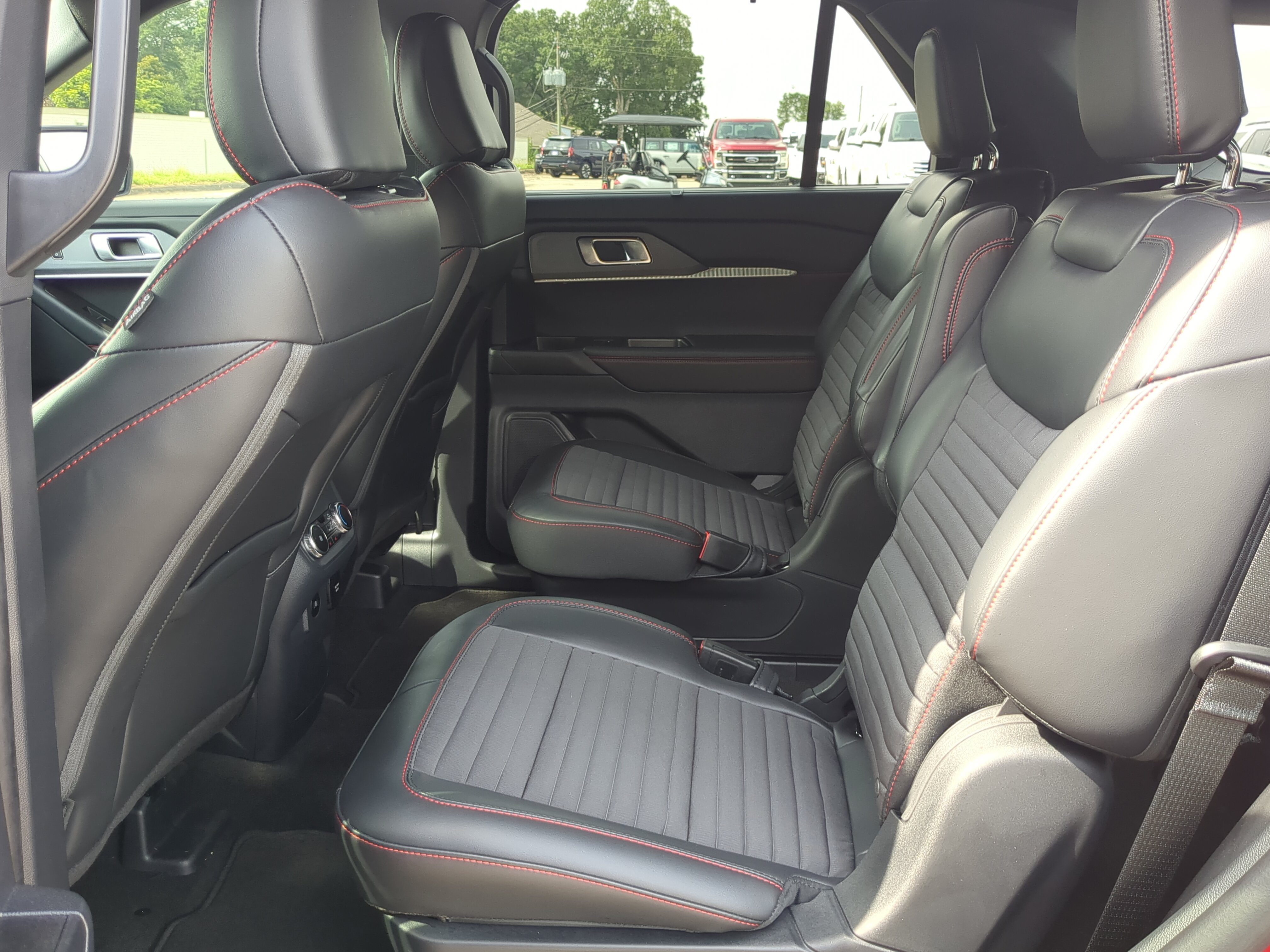 Certified 2025 Ford Explorer ST-Line w/ Premium Package AWD/4WD image 12