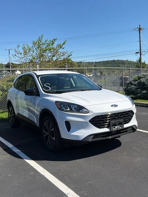 Certified 2022 Ford Escape SE w/ SE Sport Appearance Package AWD/4WD image 3