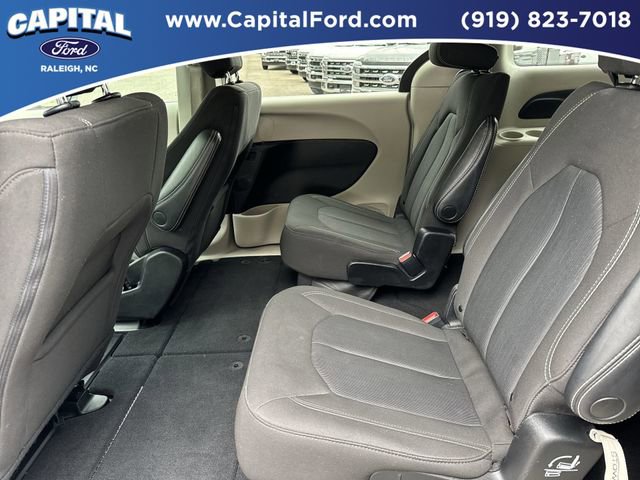 Used 2023 Chrysler Voyager LX FWD image 17