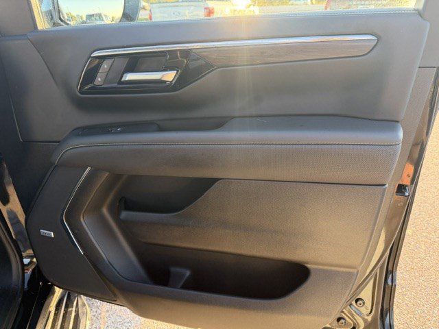Used 2025 Chevrolet Tahoe Premier AWD/4WD image 43