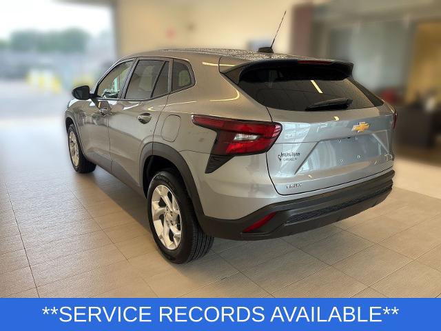Used 2024 Chevrolet Trax LS w/ LS Convenience Package FWD image 3