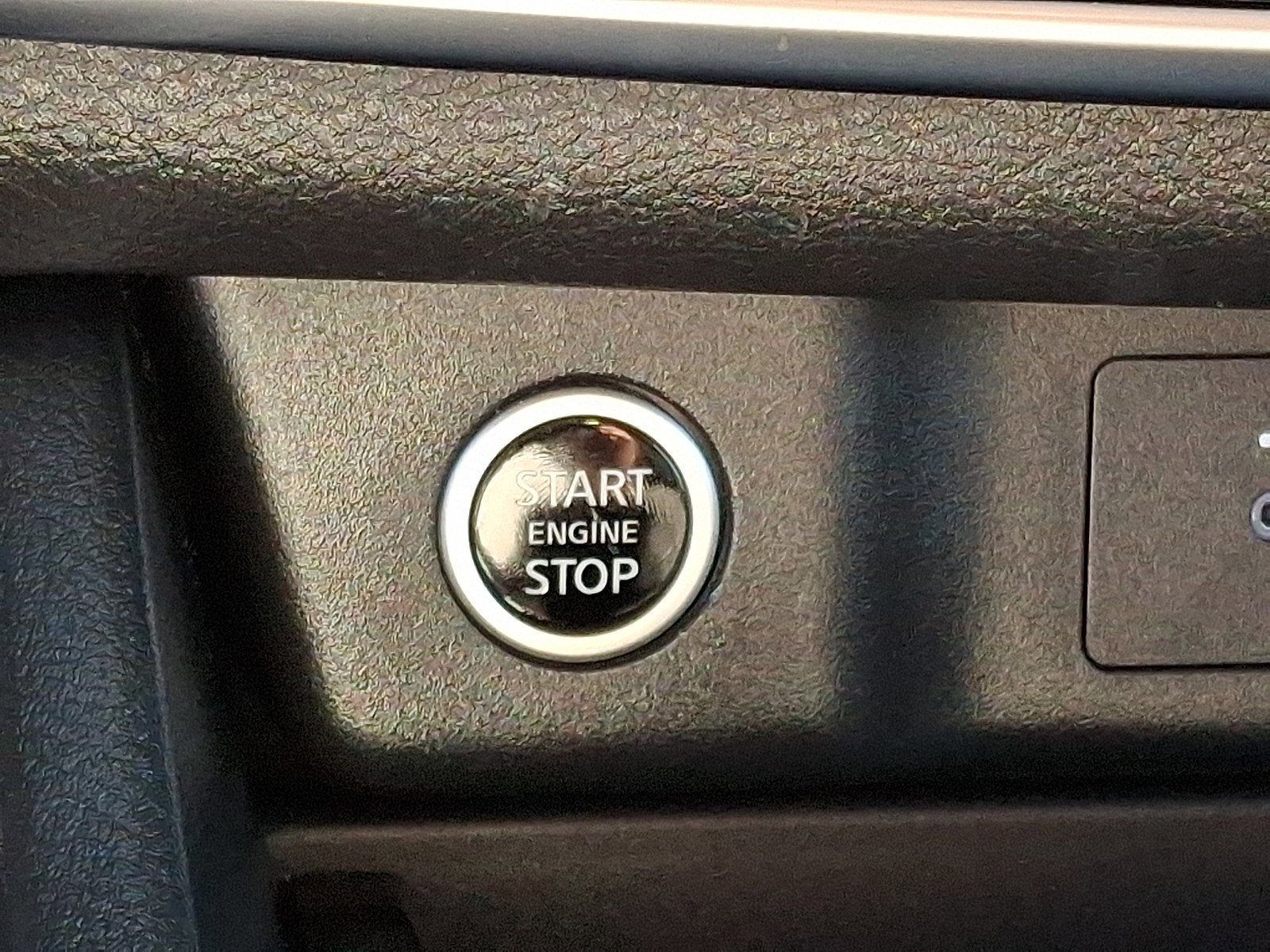 Used 2023 Nissan Rogue SV image 22