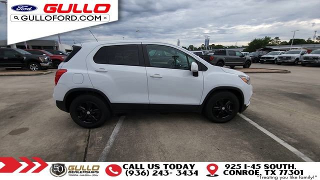 Used 2022 Chevrolet Trax LS w/ Tint and Cruise Package FWD image 9