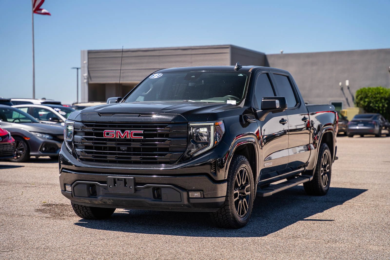 Used 2022 GMC Sierra 1500 Elevation w/ Elevation Premium Package AWD/4WD image 3