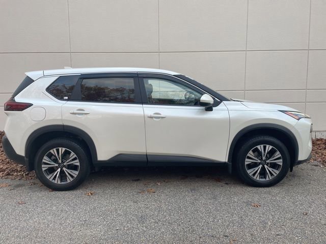 Used 2023 Nissan Rogue SV image 2