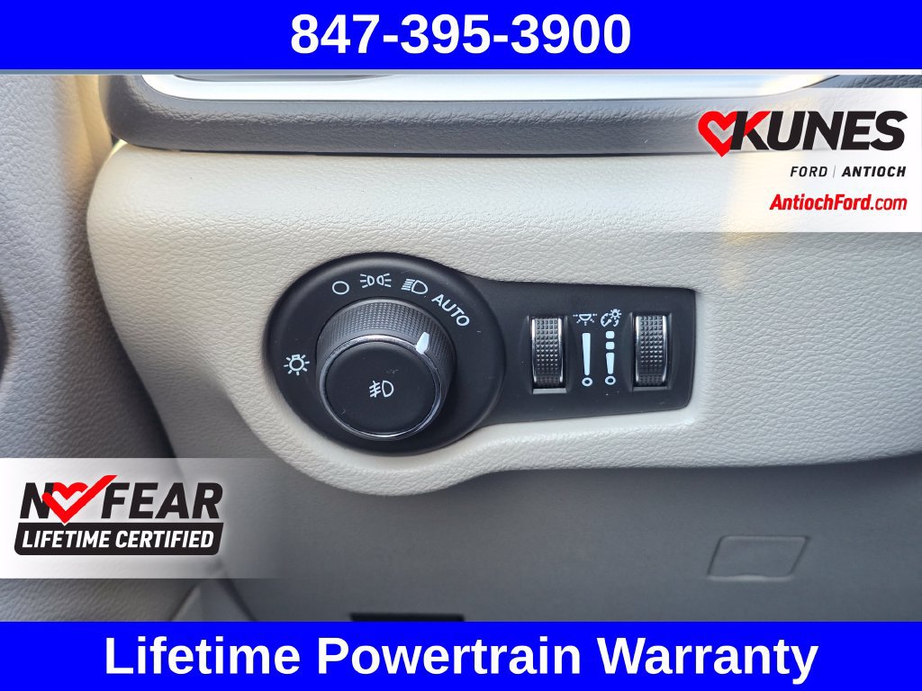 Used 2024 Chrysler Pacifica Touring-L FWD image 36