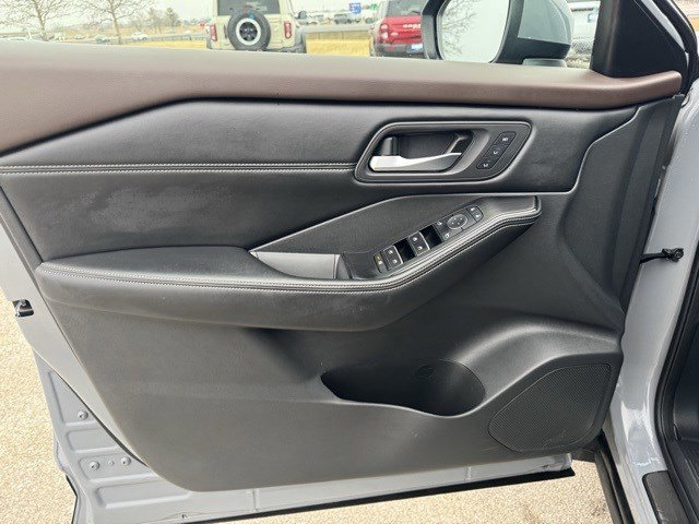 Used 2022 Nissan Rogue SL w/ SL Premium Package image 11