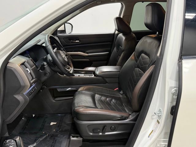 Used 2022 Nissan Pathfinder Platinum w/ Cargo Package image 14
