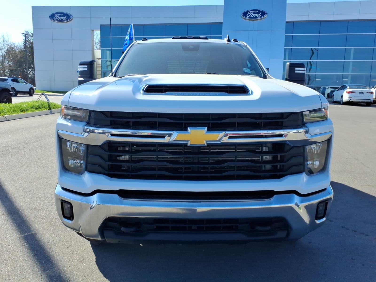 Used 2024 Chevrolet Silverado 3500 LT w/ Convenience Package image 8
