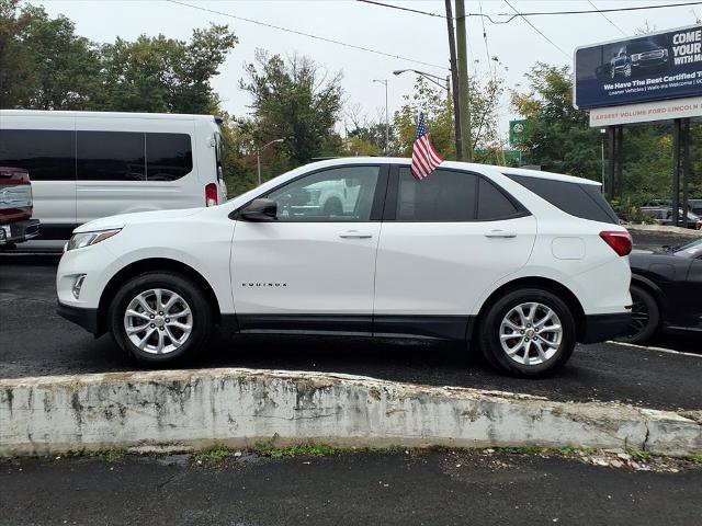 Used 2019 Chevrolet Equinox LS w/ LS Convenience Package image 2