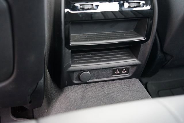 Used 2023 BMW 530e xDrive w/ Premium Package image 9