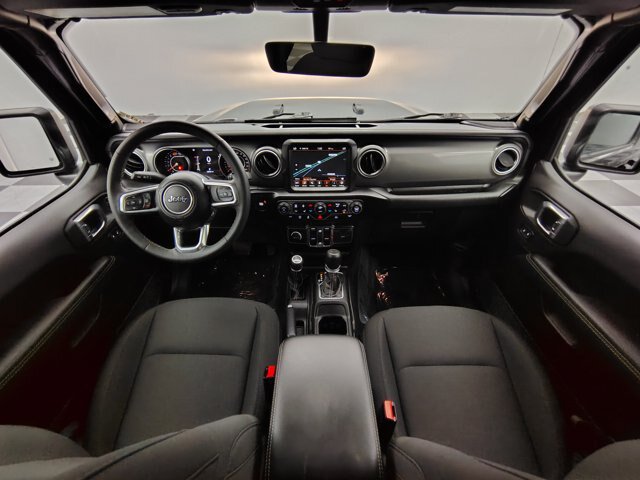 Used 2023 Jeep Wrangler Unlimited Sahara w/ Cold Weather Group AWD/4WD image 2