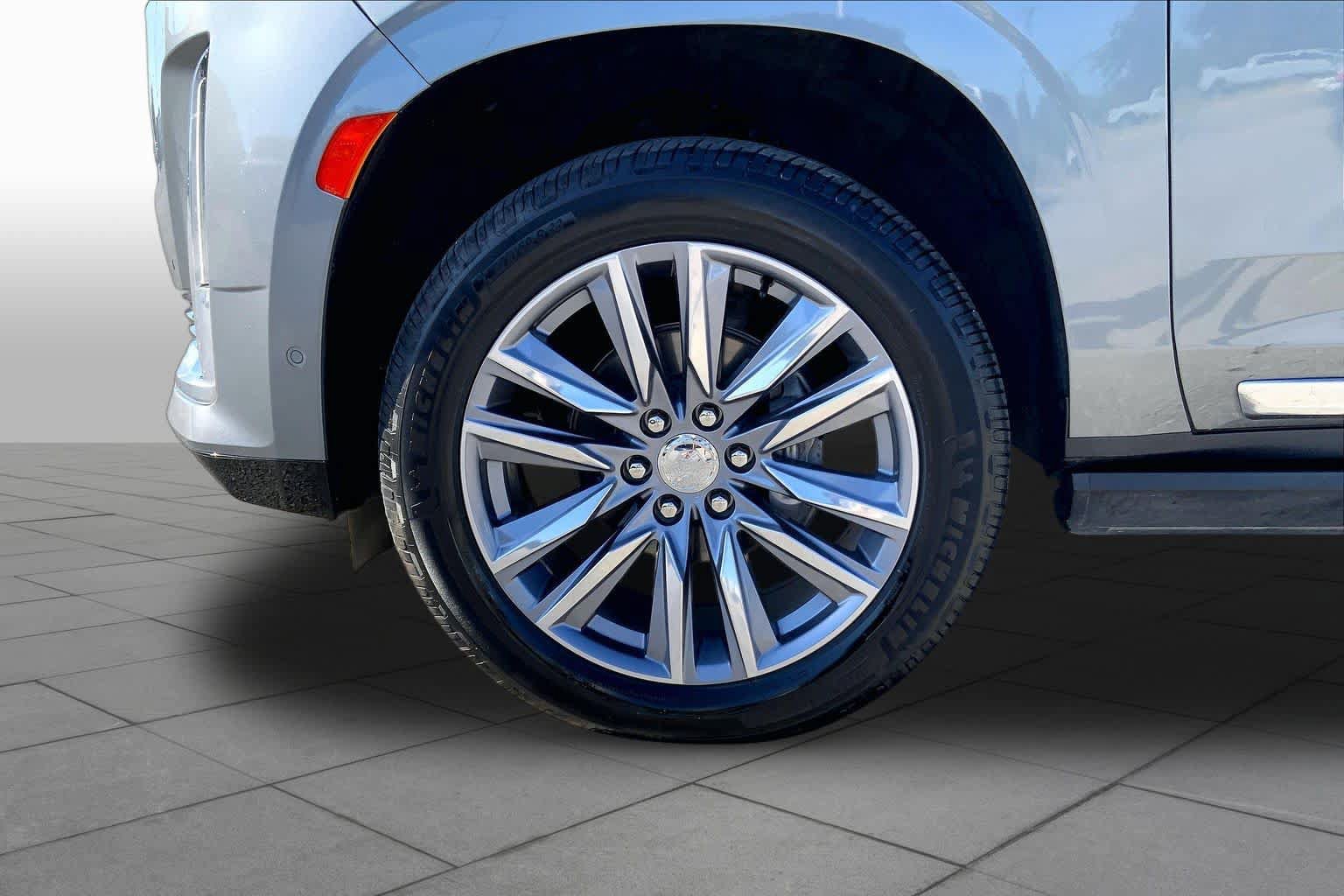 Used 2021 Cadillac Escalade Premium Luxury w/ Driver Assist Tech Package AWD/4WD image 12