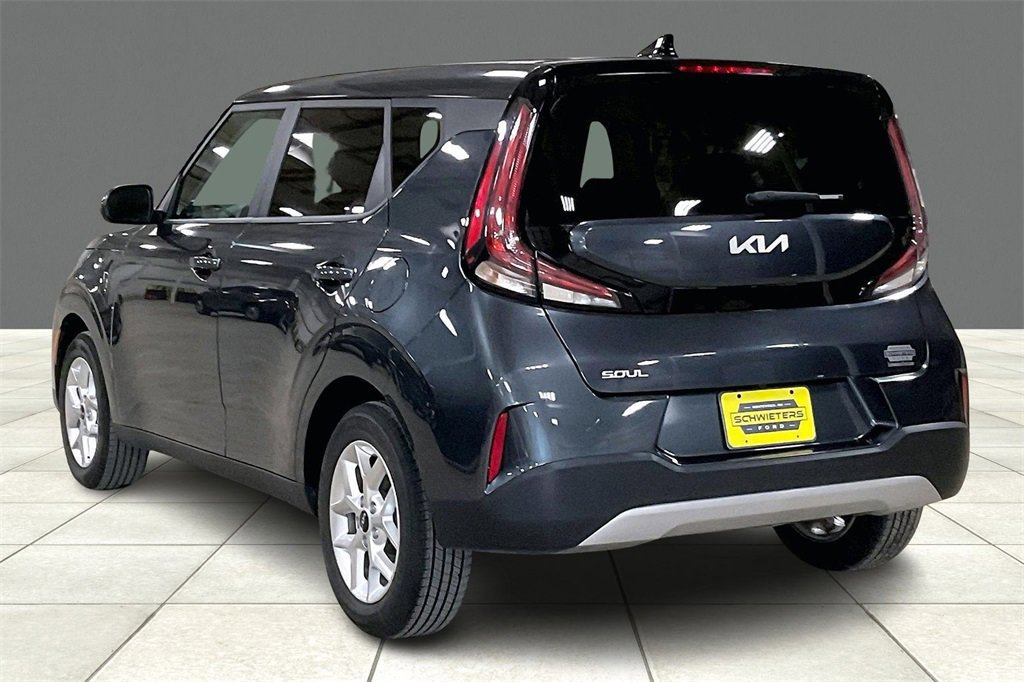 Used 2024 Kia Soul LX w/ LX Technology Package image 2