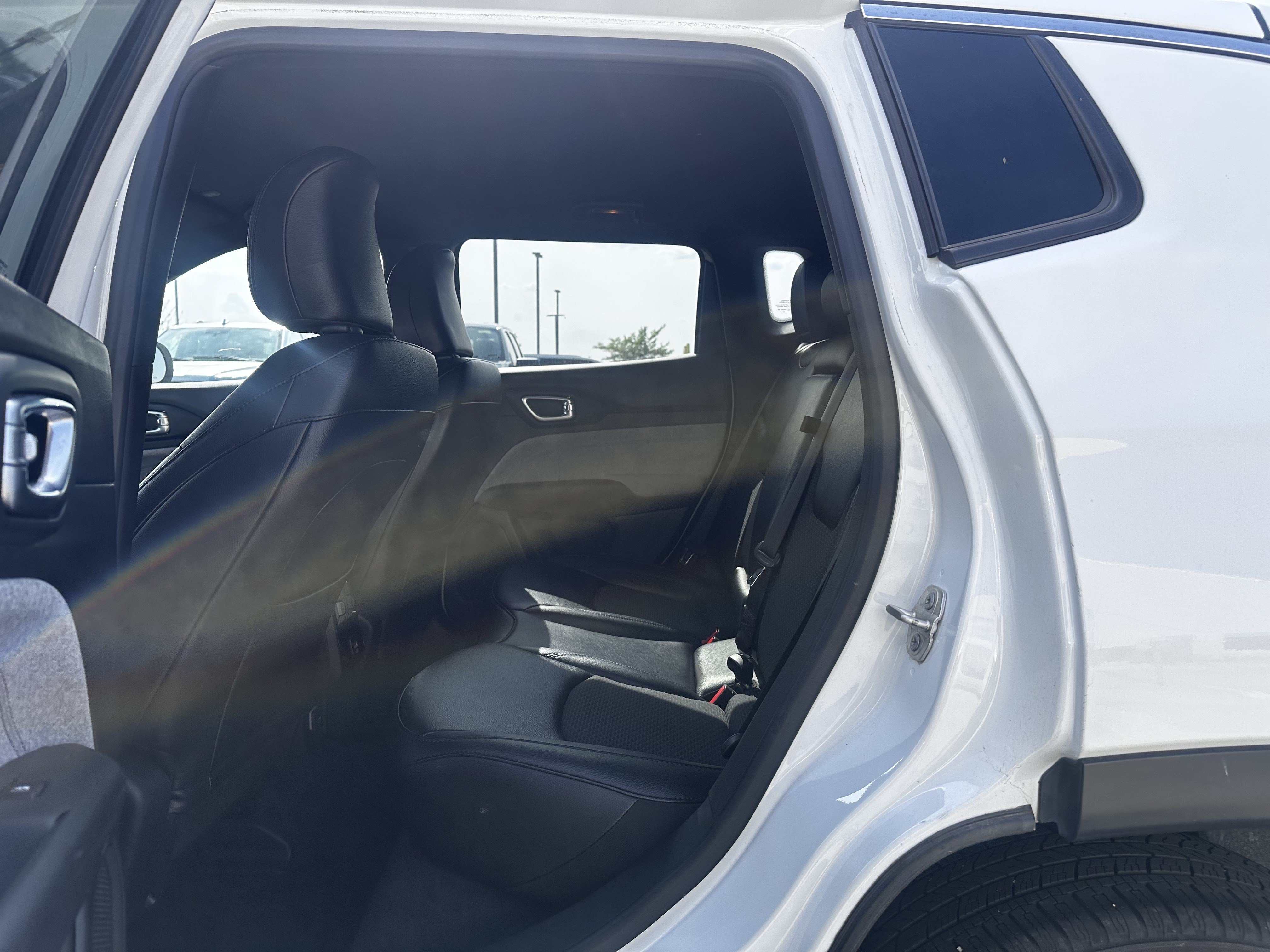 Used 2024 Jeep Compass Latitude AWD/4WD image 9