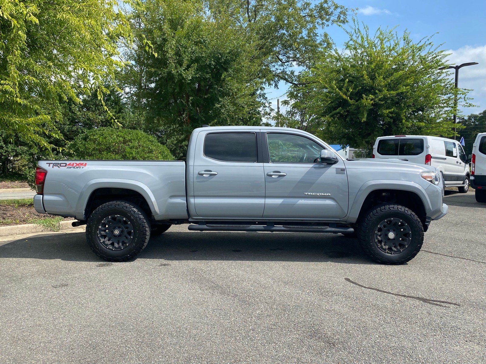 Used 2018 Toyota Tacoma TRD Sport w/ Technology Package AWD/4WD image 3