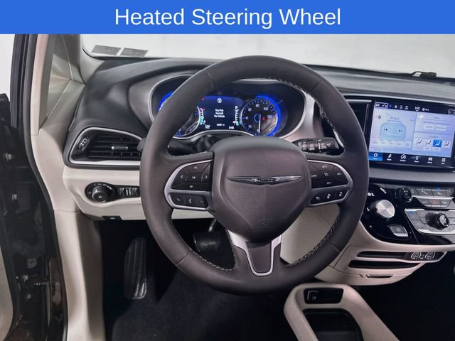 Used 2024 Chrysler Pacifica Touring-L FWD image 25