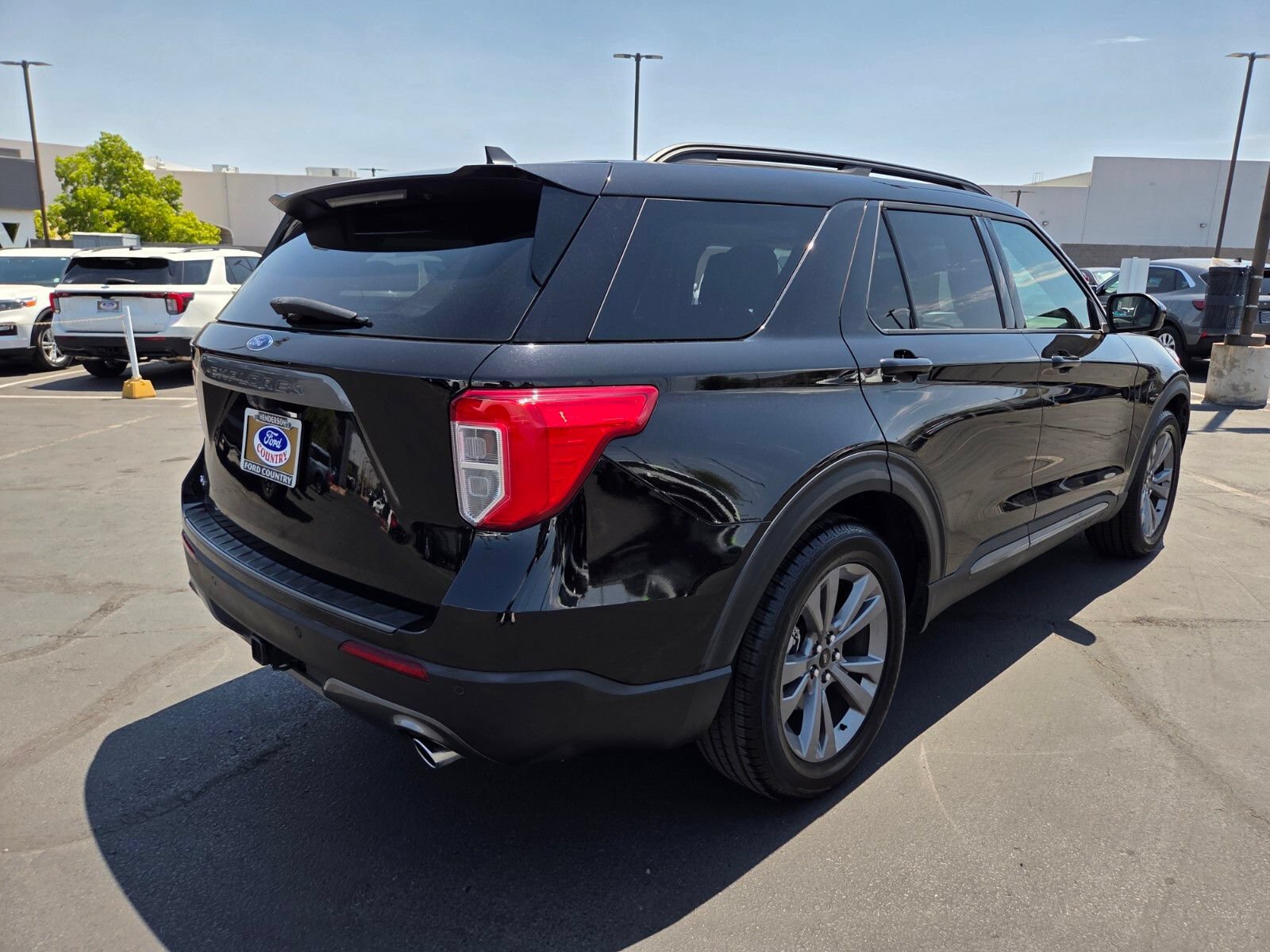 Certified 2022 Ford Explorer XLT w/ Equipment Group 202A RWD image 6
