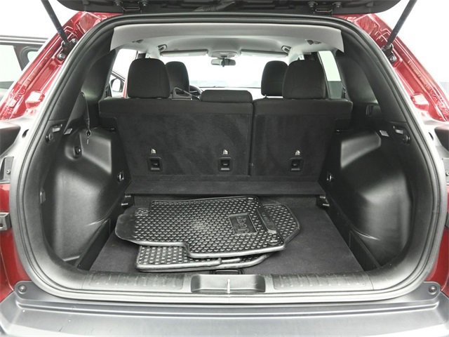 Used 2019 Jeep Cherokee Latitude w/ Cold Weather Group image 39