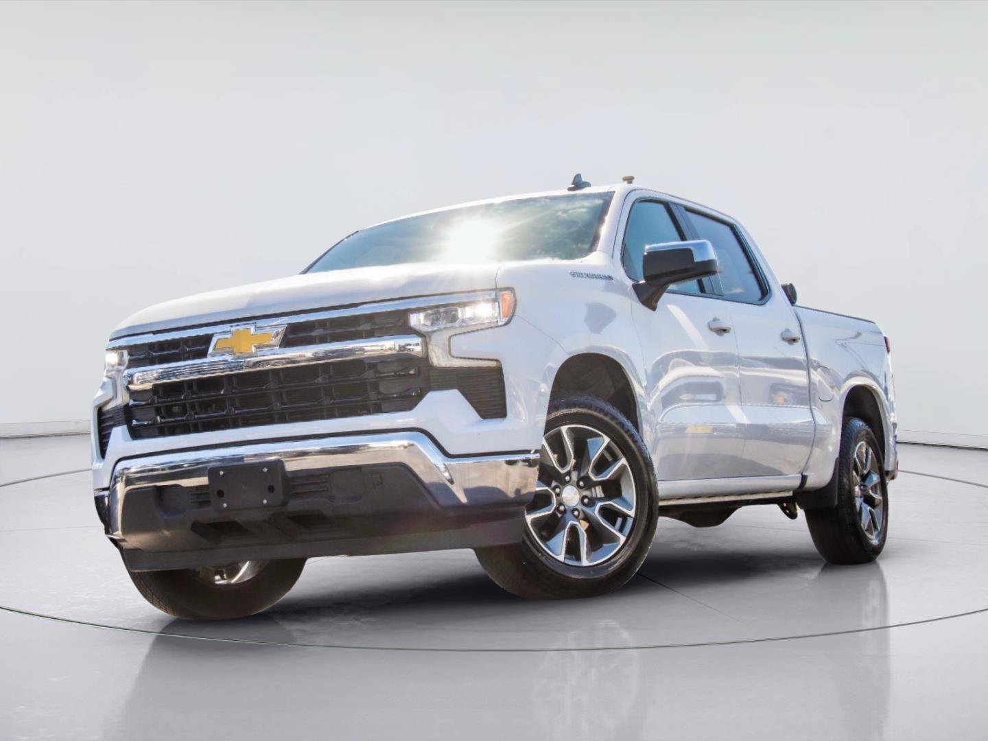 Used 2024 Chevrolet Silverado 1500 LT w/ Leather Package RWD image 2