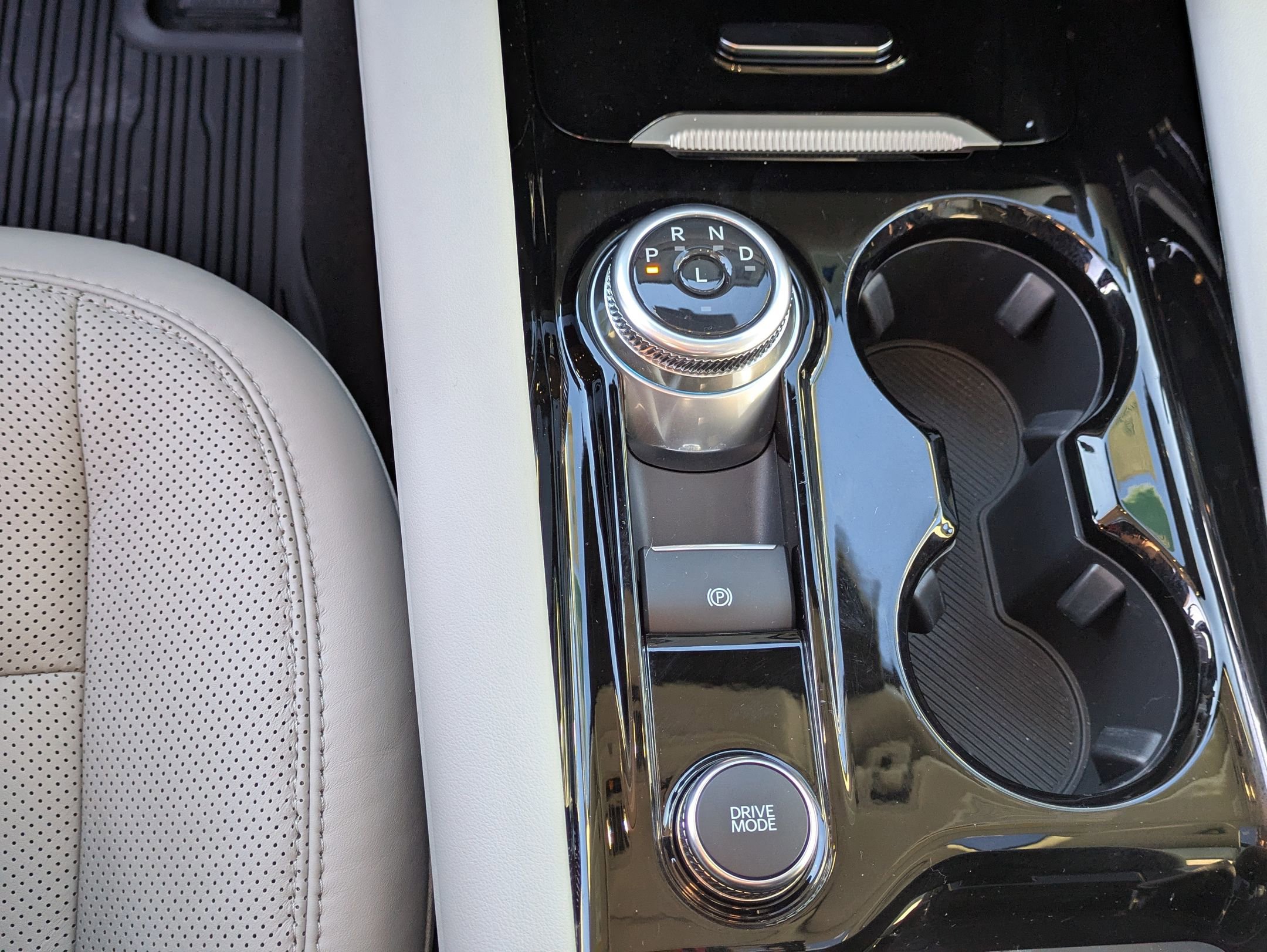 Certified 2025 Ford Explorer Platinum w/ Ultimate Package image 25