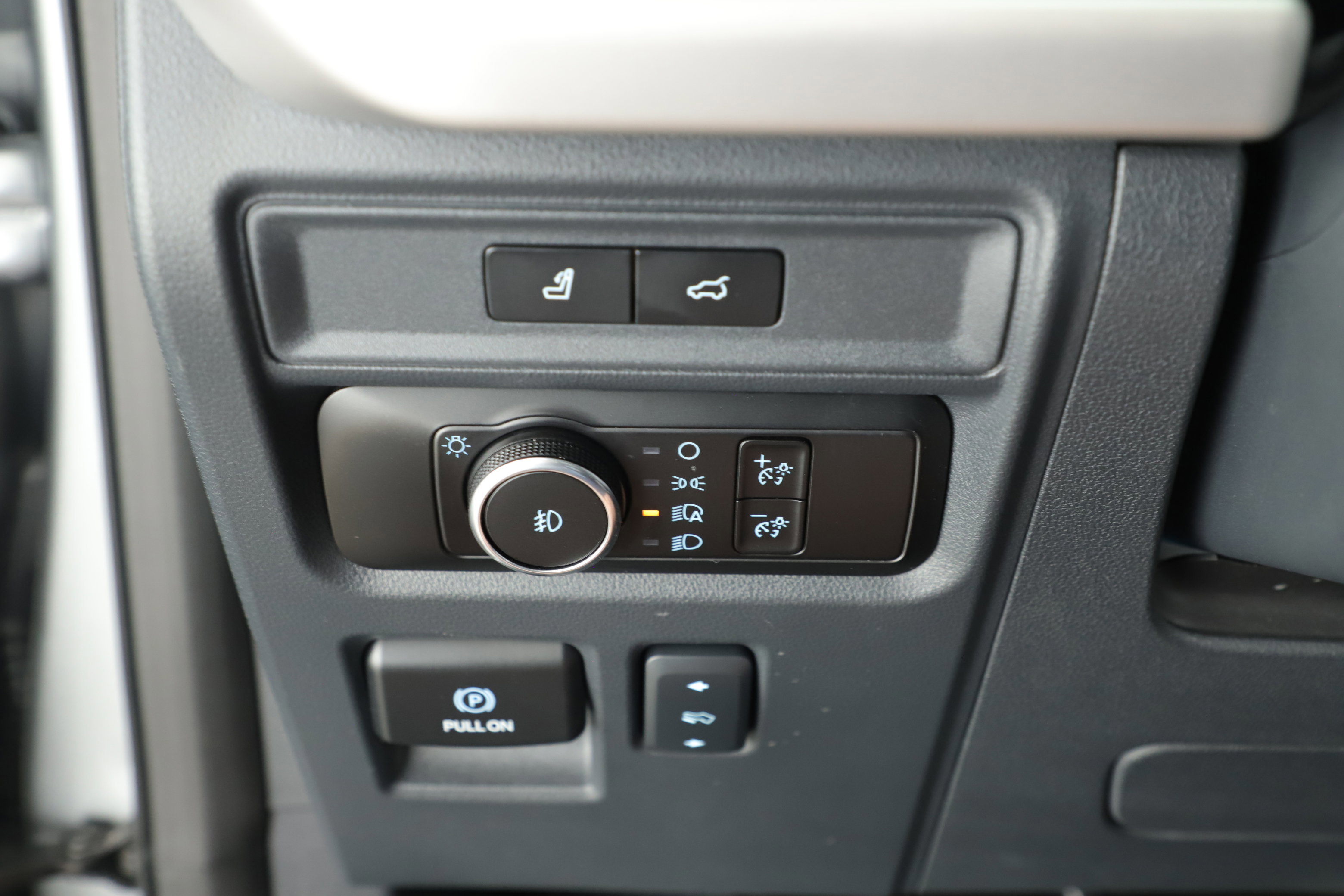 Certified 2024 Ford Expedition XLT image 11