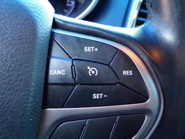 Used 2019 Jeep Grand Cherokee Laredo AWD/4WD image 25