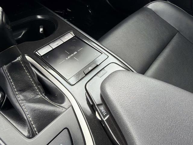 Used 2019 Lexus UX 200 w/ Premium Package FWD image 25
