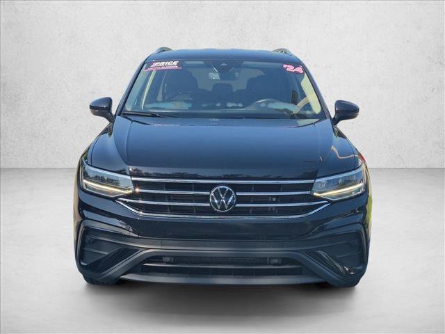 Used 2024 Volkswagen Tiguan SE FWD image 3
