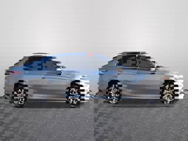 Used 2020 Toyota Camry LE w/ Convenience Package image 4