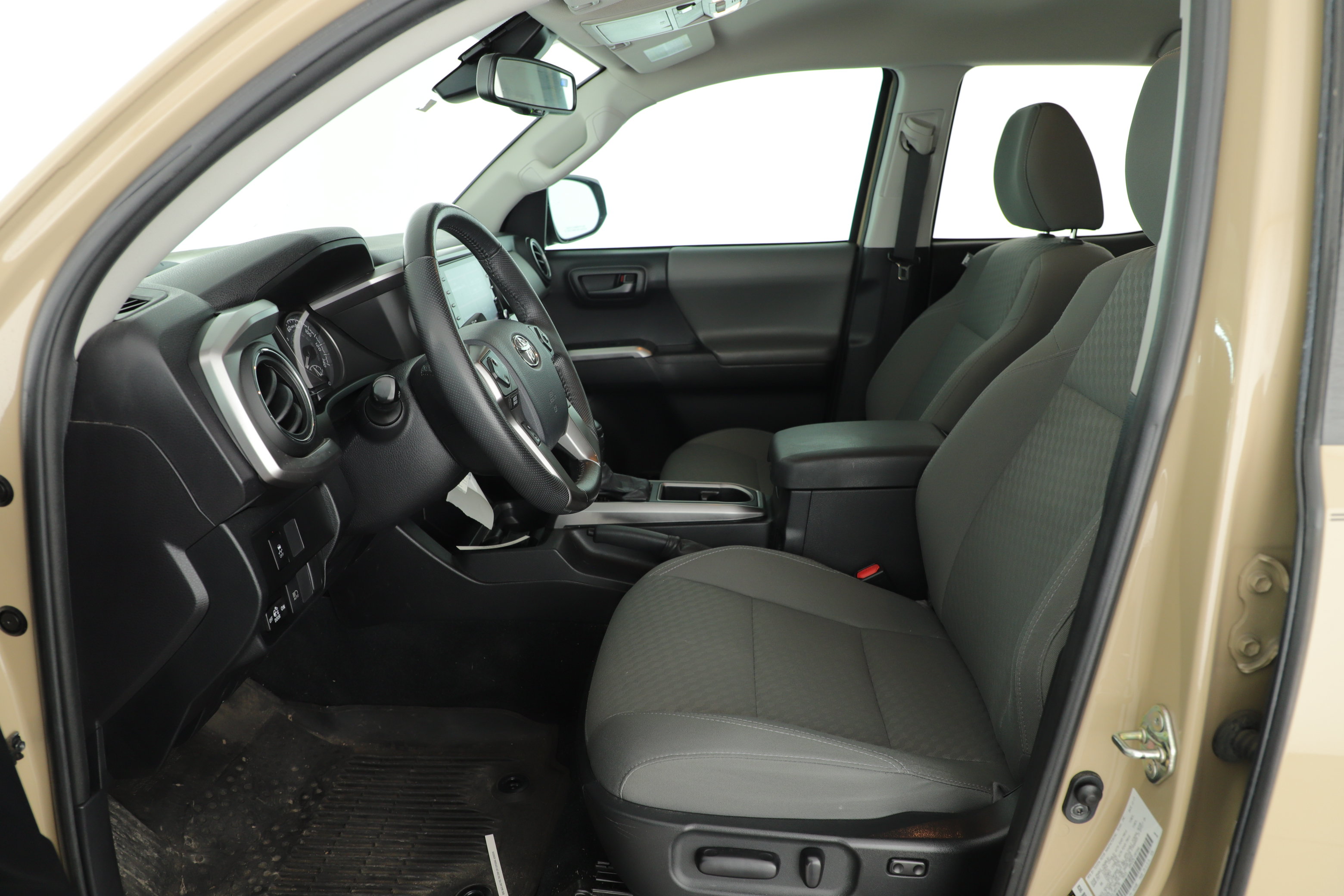 Used 2020 Toyota Tacoma SR5 RWD image 13