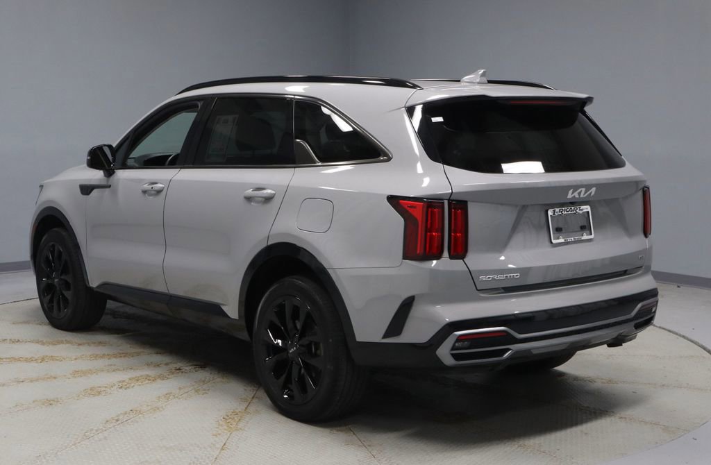 Used 2023 Kia Sorento SX image 3