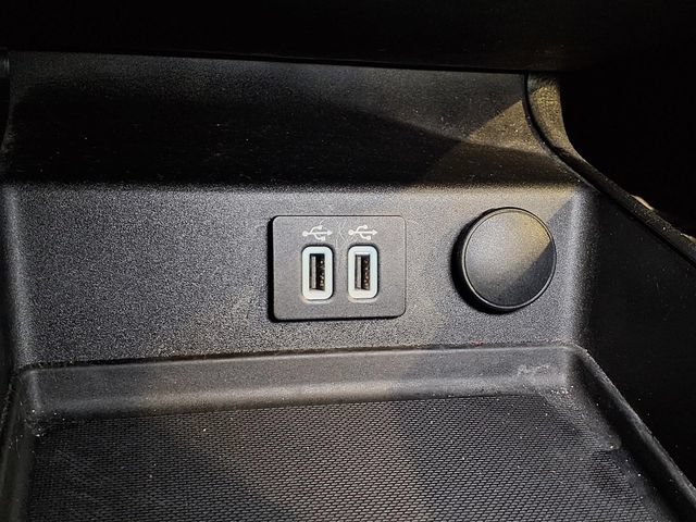 Certified 2019 Ford Fusion SE w/ Equipment Group 151A FWD image 9