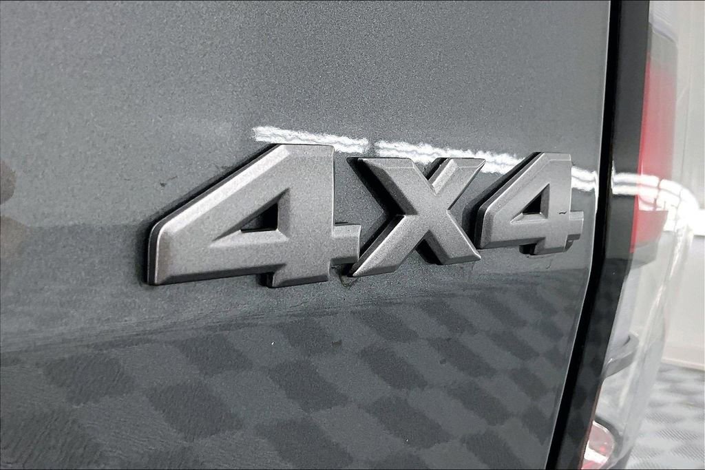 Used 2025 Nissan Frontier SV image 10