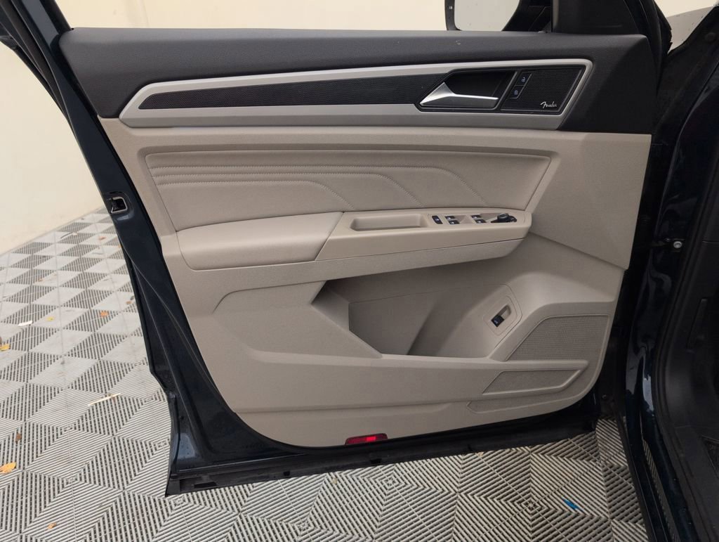 Used 2021 Volkswagen Atlas SEL Premium image 40