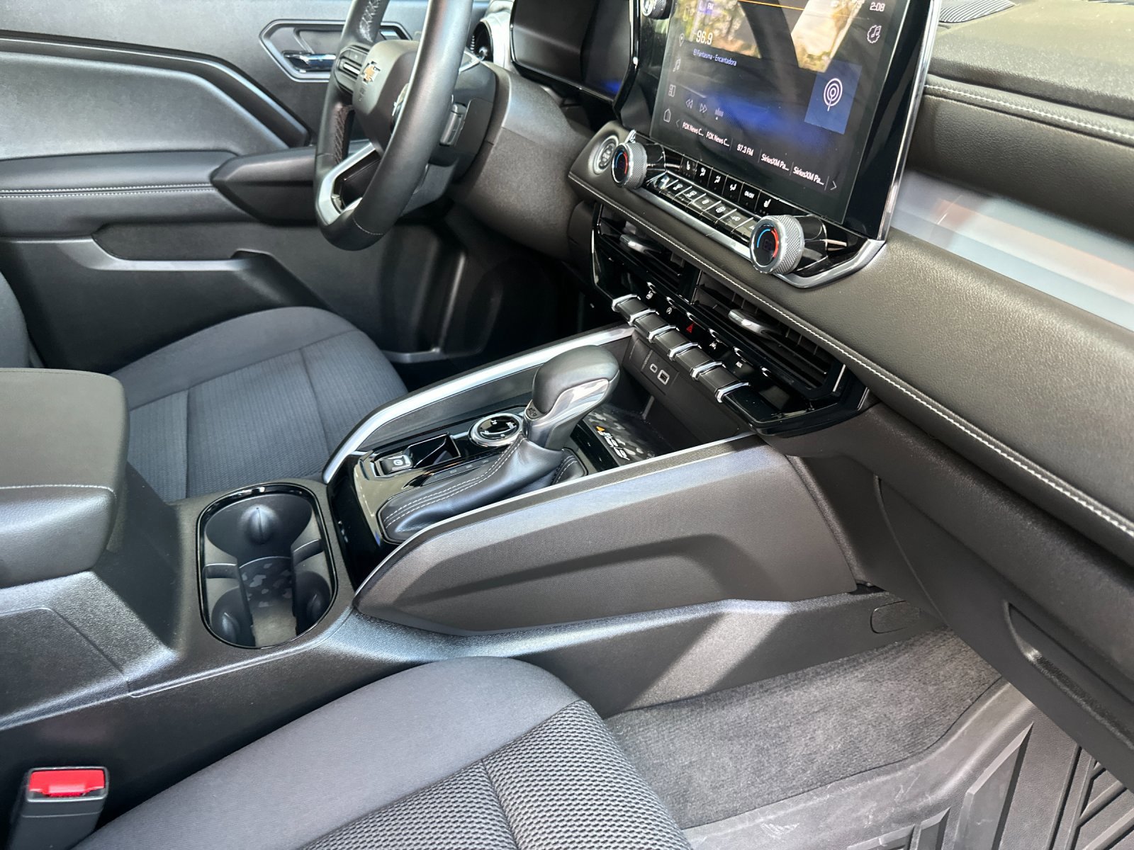 Used 2024 Chevrolet Colorado LT w/ LT Convenience Package II image 15