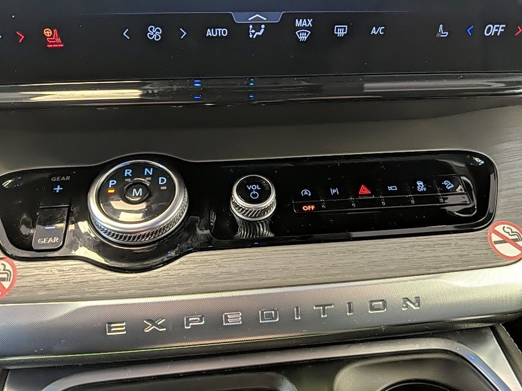 Certified 2025 Ford Expedition Max Platinum image 26