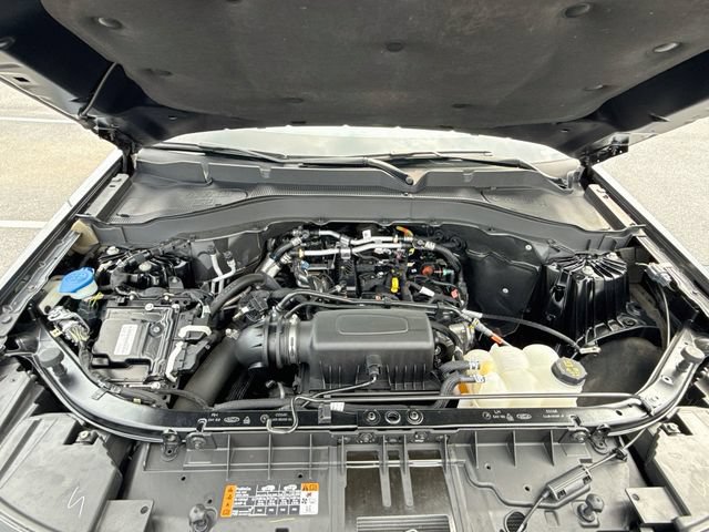 Certified 2022 Ford Explorer XLT w/ Equipment Group 202A AWD/4WD image 40