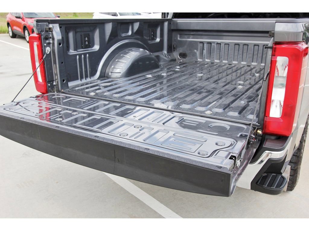 Certified 2025 Ford F250 XLT w/ FX4 Off-Road Package AWD/4WD image 31